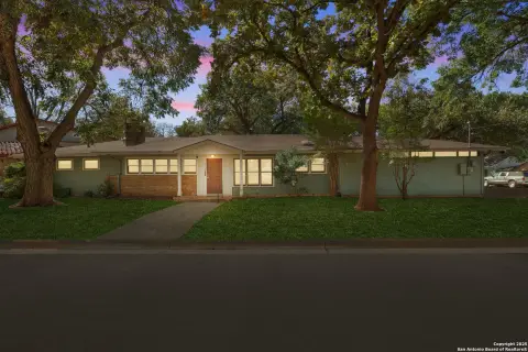 Charming Home Near Comal River