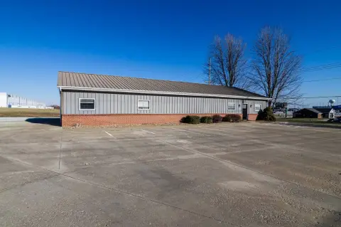 Cameron, MO Commercial Building For Sale