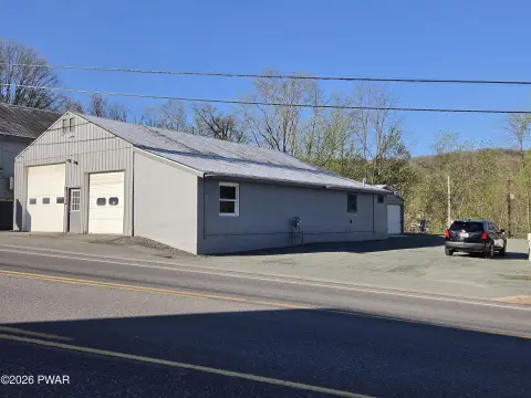 Heated Flex Space with Storage Garage