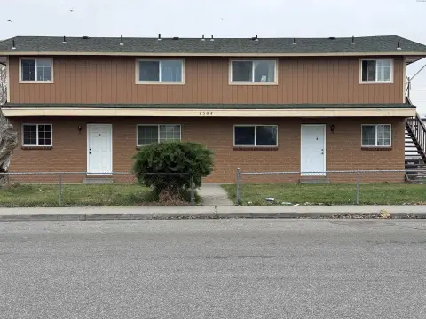 Pasco Fourplex with Utility Hookups