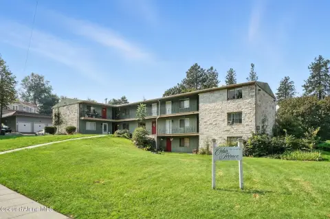13-Unit Apartment Building with Laundry