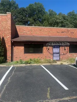 Smithtown Garages with Office Space