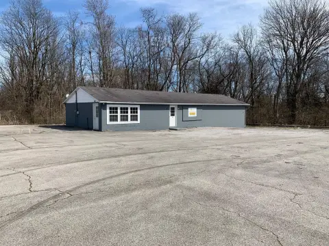 Commercial Land with Garage Building