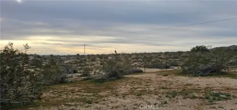 Land with Utilities and Borders