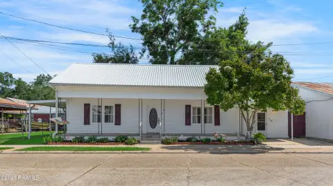Mixed-Use Zoned Home with Patio