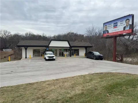 Picture of Showrooms at S 291 Hwy 2854, Independence, MO
