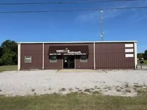 Commercial Building on Highway 15