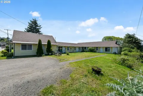 6-Unit Apartment Building