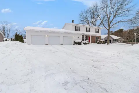 Well-Maintained Duplex with Garage