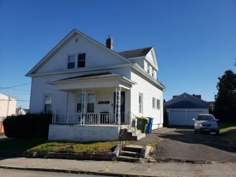 Waterbury Multi-Family Home with Garages