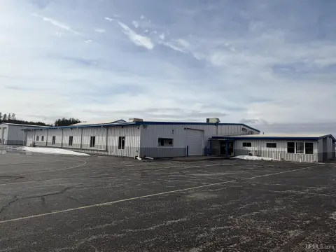 Multi-Building Flex Property