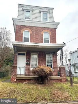 Income-Generating Triplex in Philadelphia