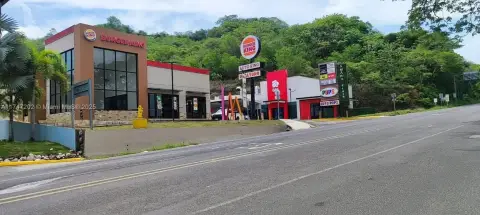 Mixed-Use Plaza in Costa Rica