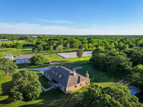 Collinsville Ranch with Equestrian Amenities