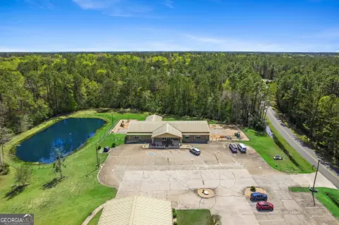 Versatile Commercial Building in Kingsland