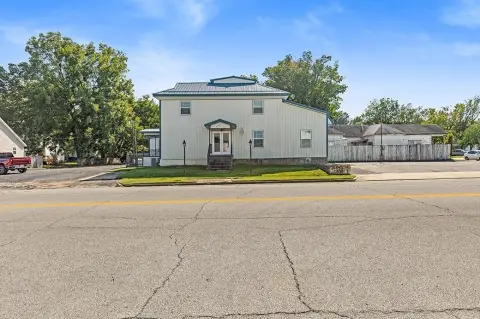 Versatile Commercial Space in Neosho