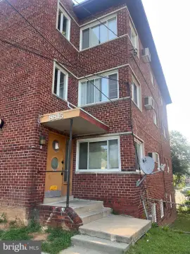 4-Unit Brick Apartment Building