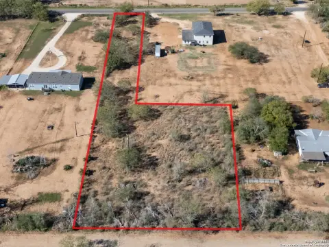 Residential Land in Devine, TX
