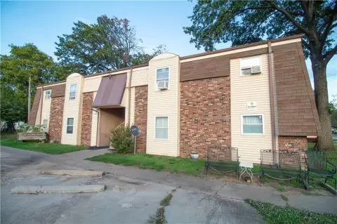 4-Unit Brick Apartment Building