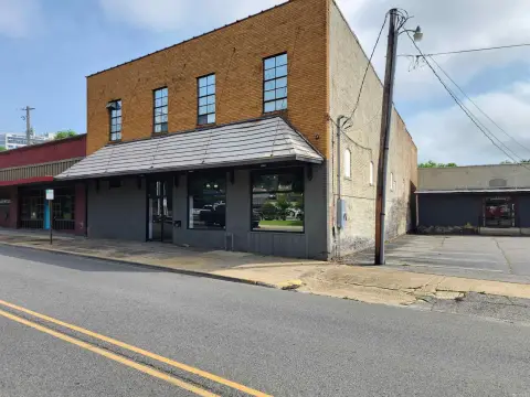 Mixed-Use Building with Loft Potential