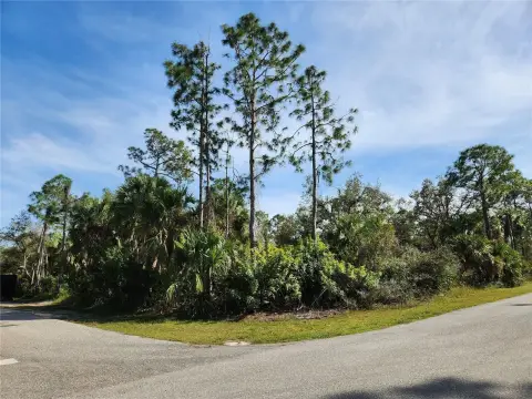 Oversized Corner Lot in Port Charlotte