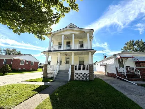 Duplex with Renovated Upper Unit