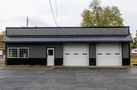 Flemingsburg Commercial Building with Bays