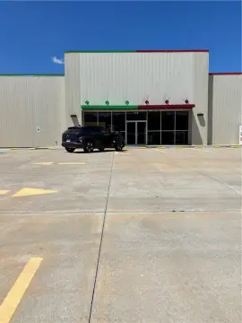 Retail Building with Existing Fixtures