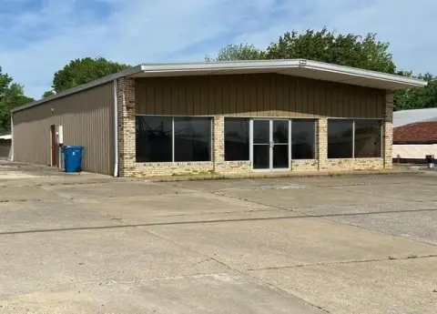 Retail Building with Roll-Up Door