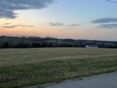 Ewing, KY Farm with Building