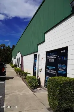 Flex Space with Overhead Door