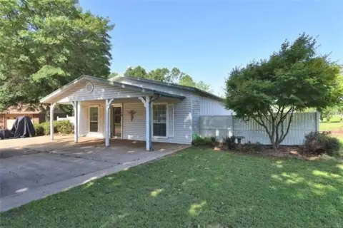 Live-Work Property on 2.5 Acres