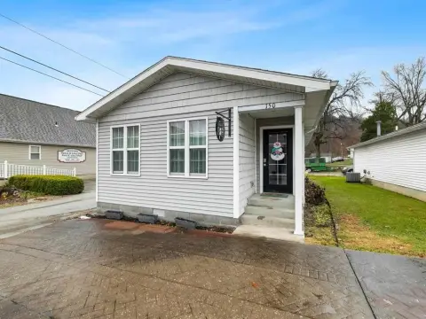 Commercial Building in Downtown Hawesville