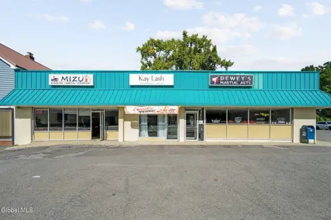 3-Storefront Retail Plaza