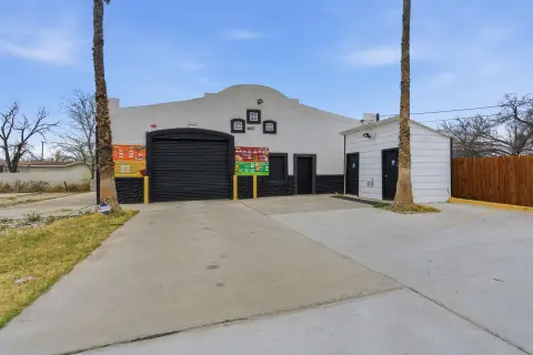 Retail Property in High-Traffic Location