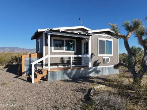 Yucca Land with Cabin