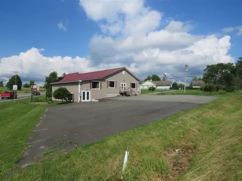 Commercial Building on US Route 5