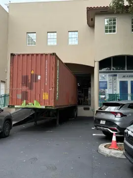 Doral Warehouse with High Ceilings