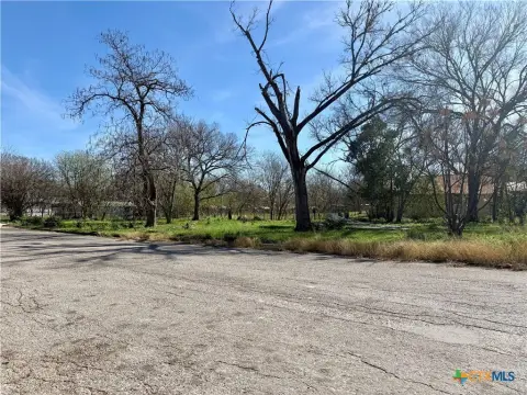 Residential Corner Lot in Gonzales, TX