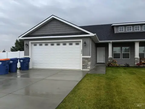 Spacious Duplex in Twin Falls