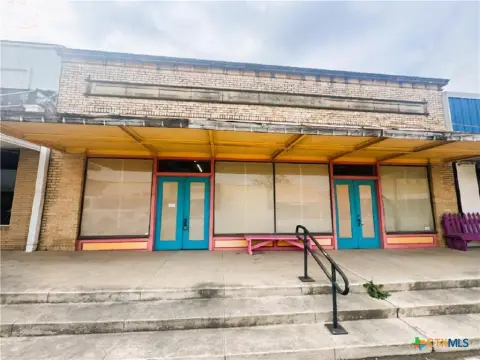 Commercial Space in Nixon, Texas