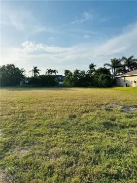 Residential Land in Cape Coral