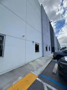 Modern Industrial Facility in Doral