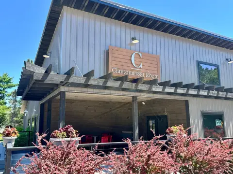 Restaurant and Cocktail Bar with Patio