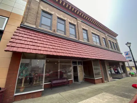 Retail Building with Three Storefronts