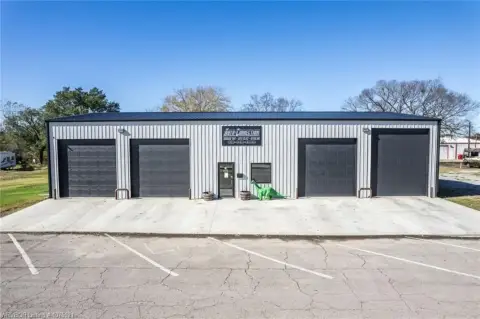 Modern Auto Service Garage For Sale