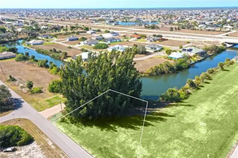 Waterfront Homesite in Cape Coral