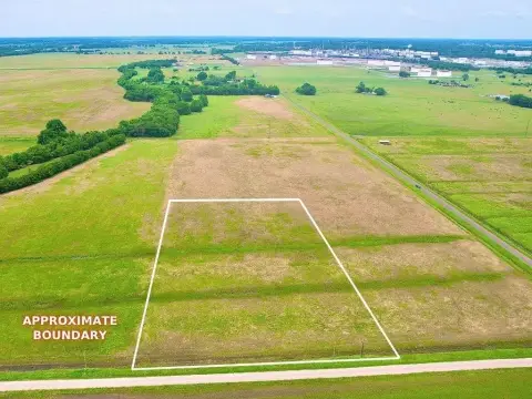 Versatile Acreage Near I-35