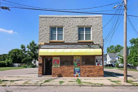 Kenosha Retail with Apartment