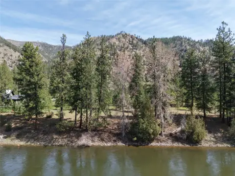 Low-Bank Riverfront Land